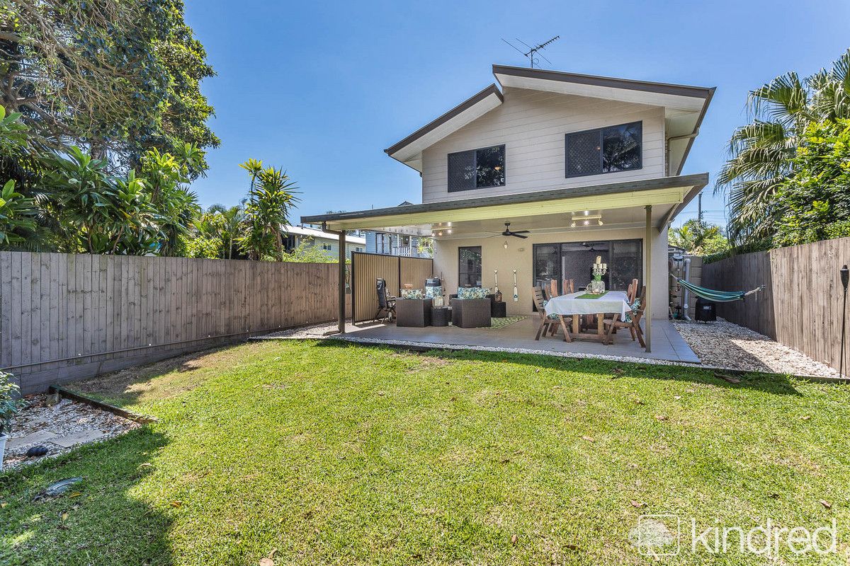 5 bedrooms House in 111 Oxley Avenue WOODY POINT QLD, 4019