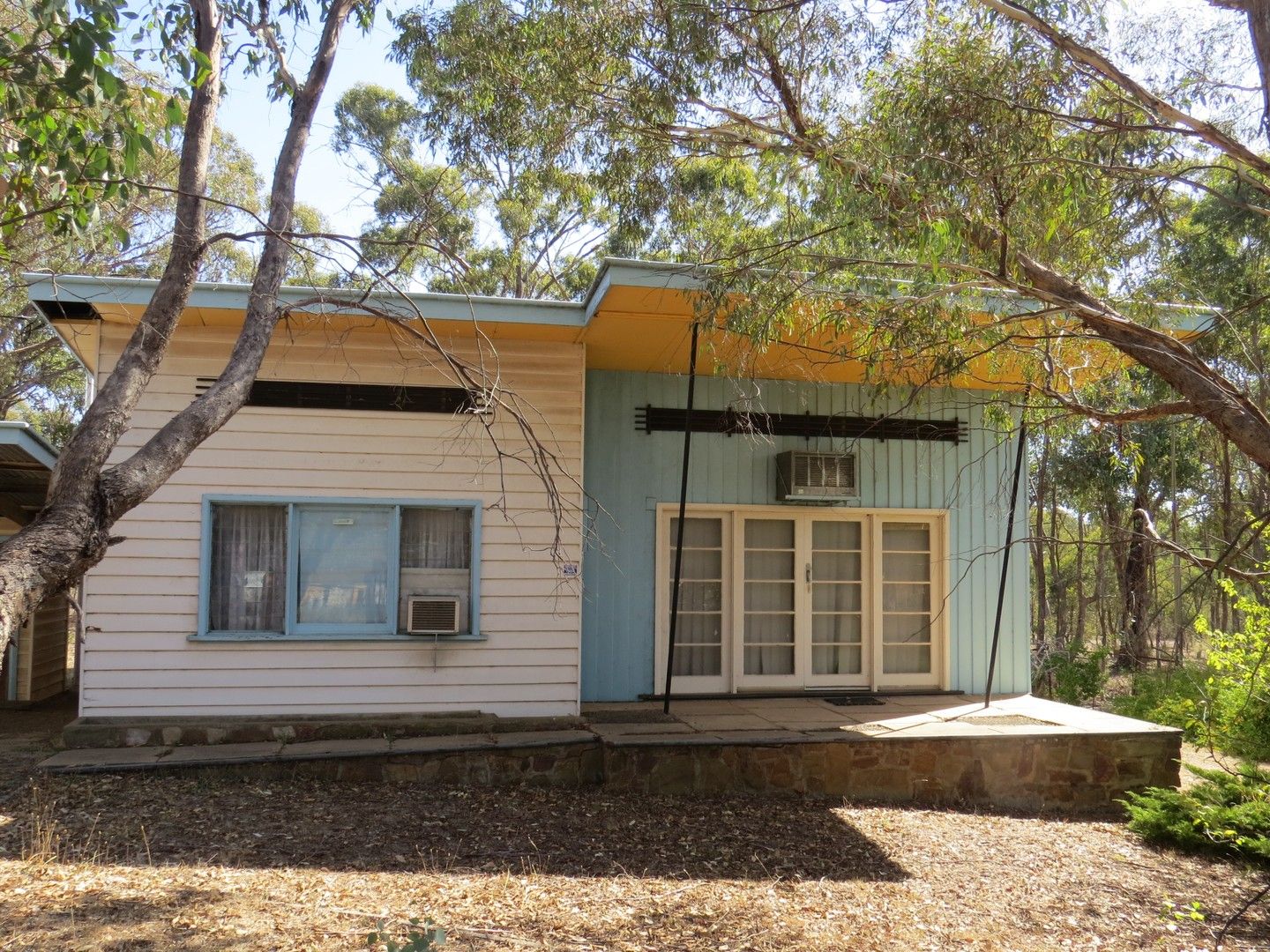 2 bedrooms House in 10 Springflat Road HEATHCOTE VIC, 3523