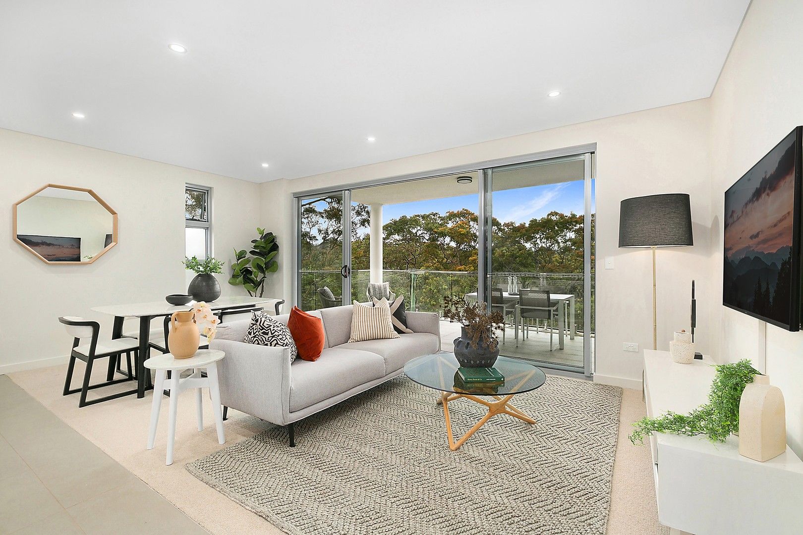 2 bedrooms Apartment / Unit / Flat in 208/56-60 Gordon Crescent LANE COVE NSW, 2066