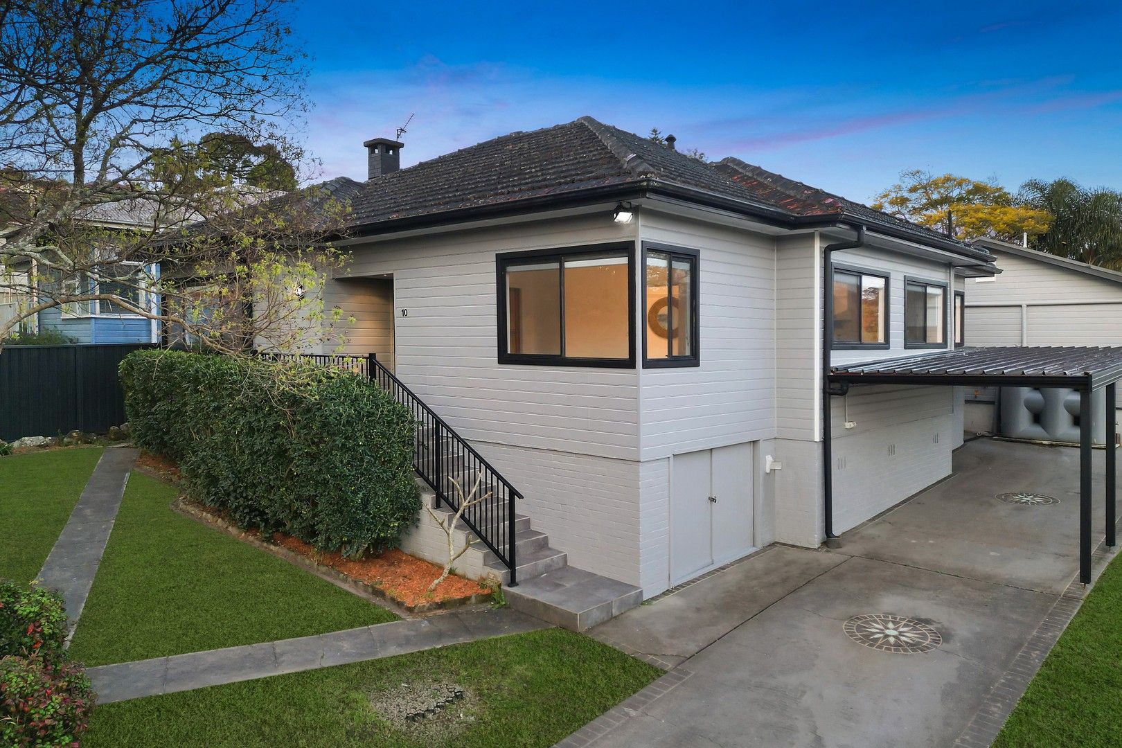 5 bedrooms House in 10 Wyoming Road WYOMING NSW, 2250