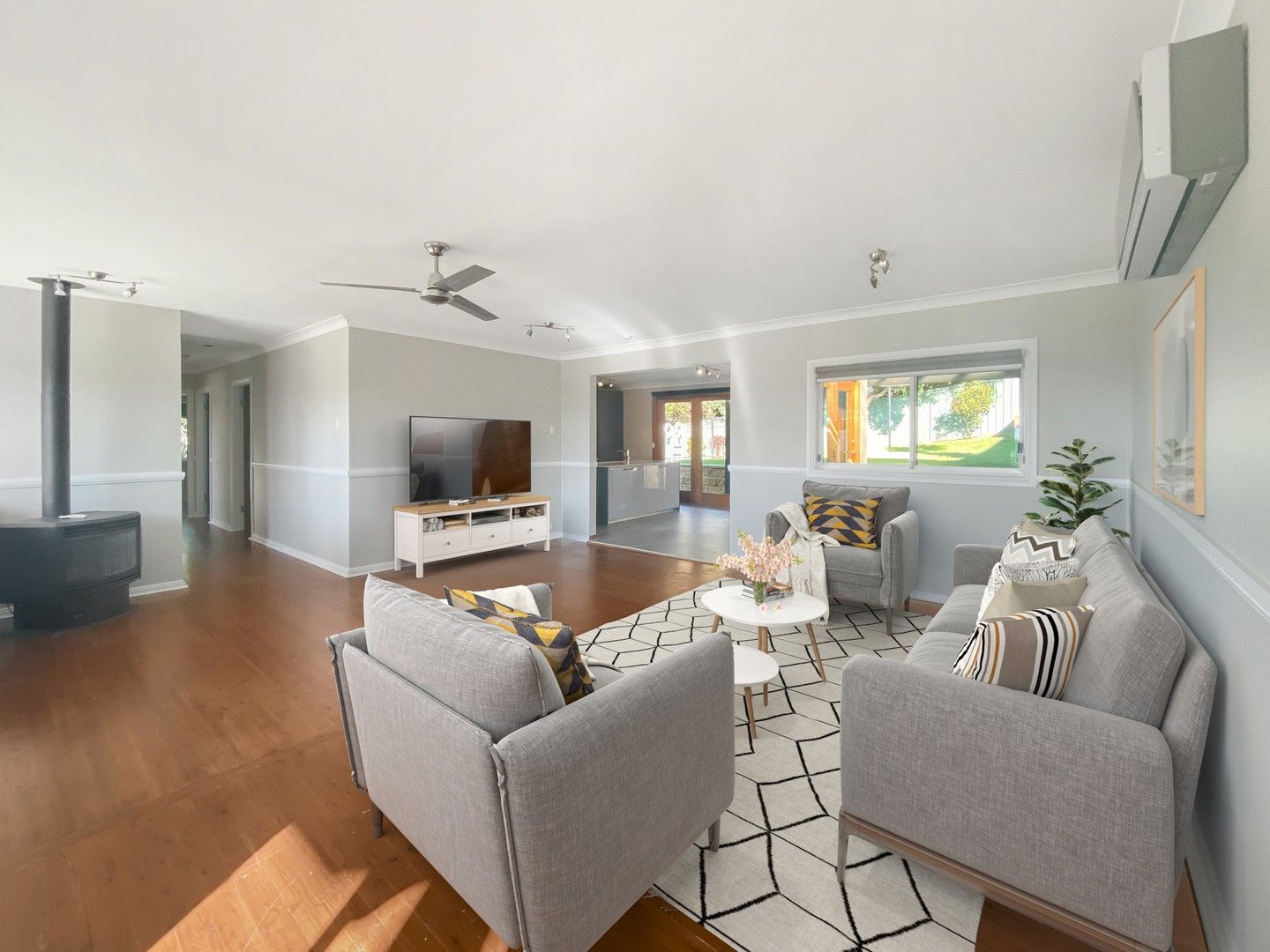 4 bedrooms House in 8 Tarcoola Place ENGADINE NSW, 2233