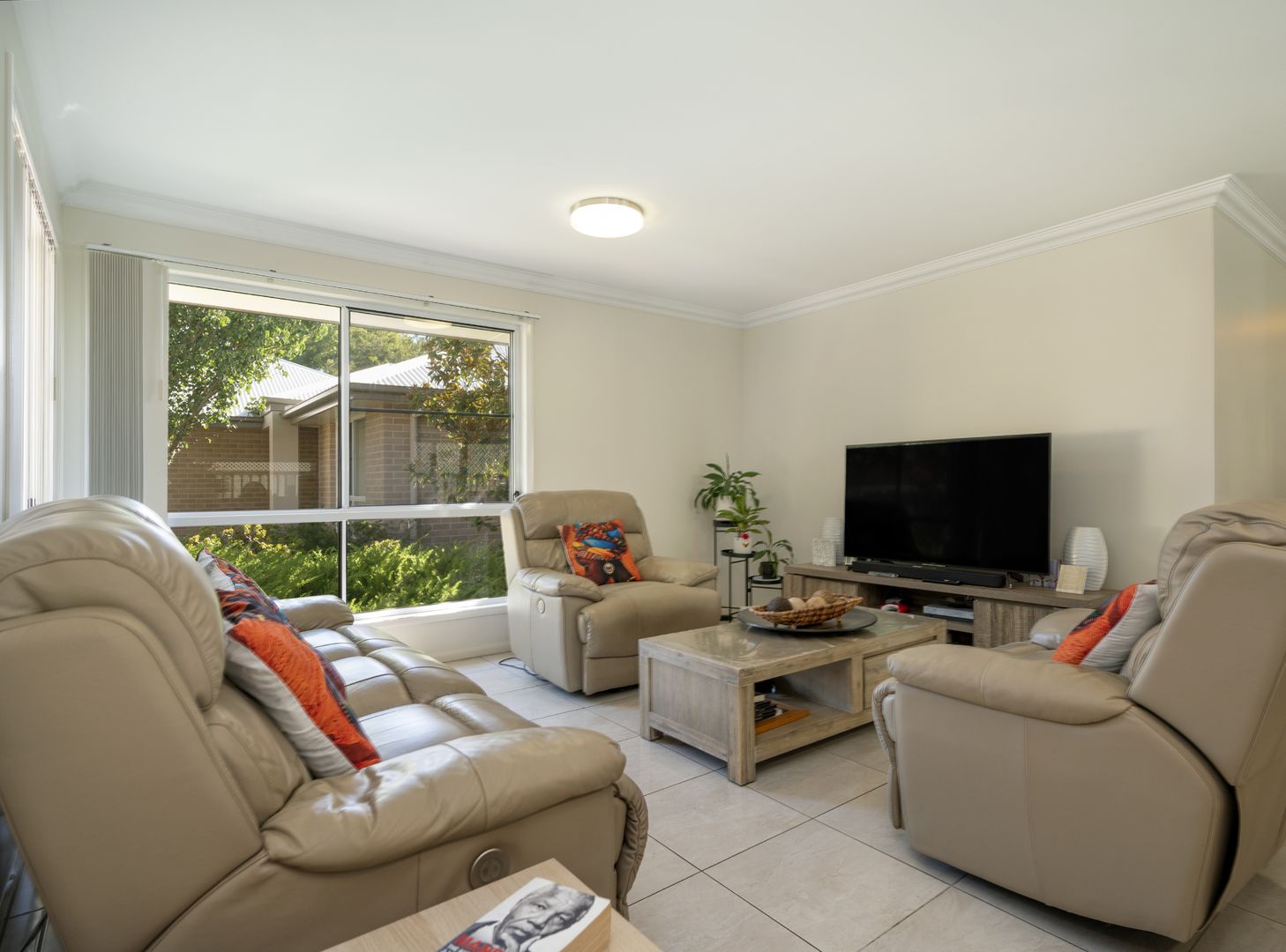 2/10A Ascot Street, Newtown QLD 4350, Image 2