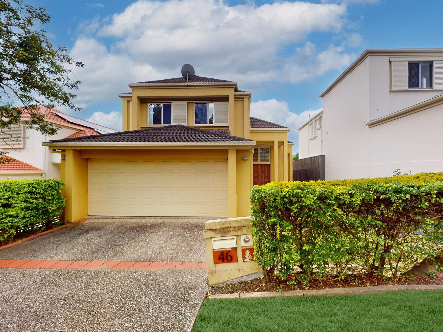 46 Flame Tree Crescent, Carindale QLD 4152, Image 2