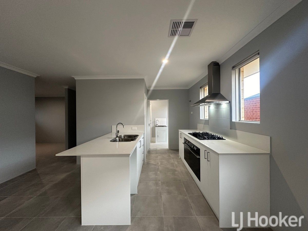 4 bedrooms House in 18 Wiluna Street DAWESVILLE WA, 6211