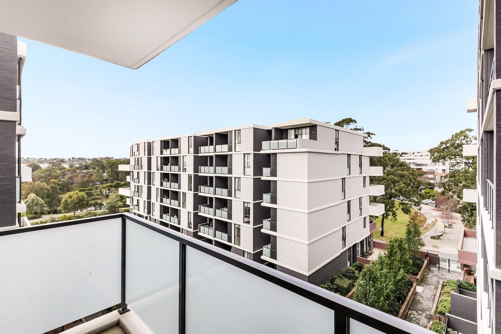 2 bedrooms Apartment / Unit / Flat in 513/1 Vermont Crescent RIVERWOOD NSW, 2210