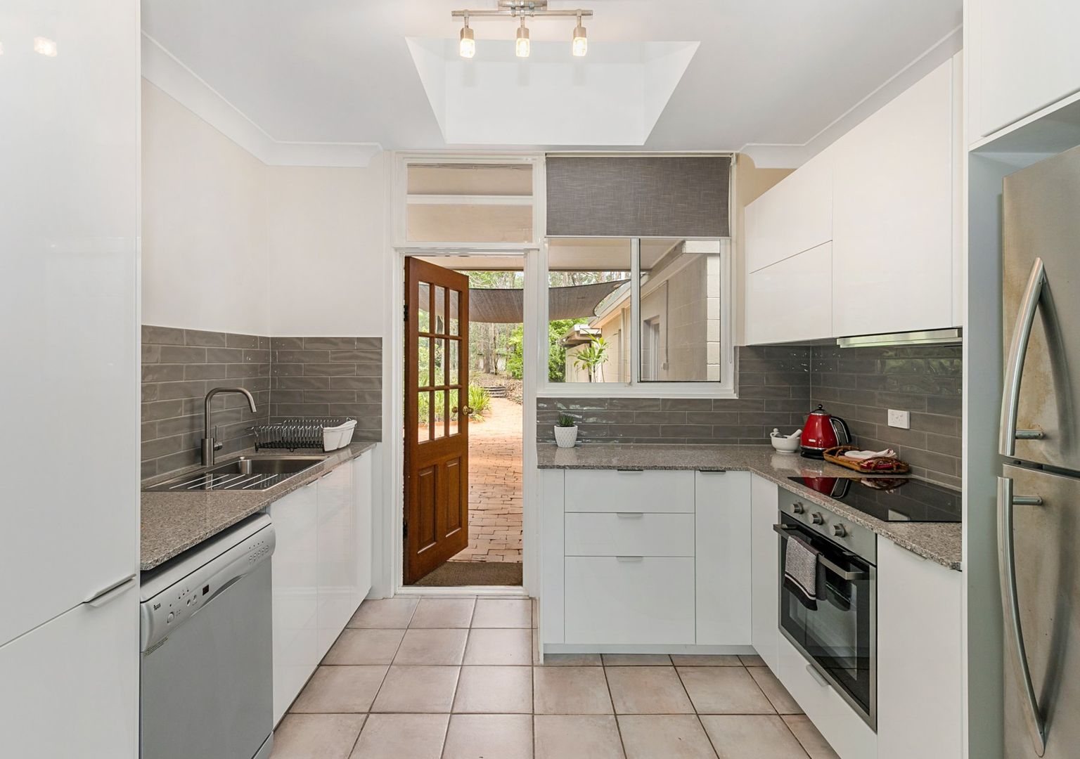 334 Kangaroo Gully Road, Bellbowrie QLD 4070, Image 2