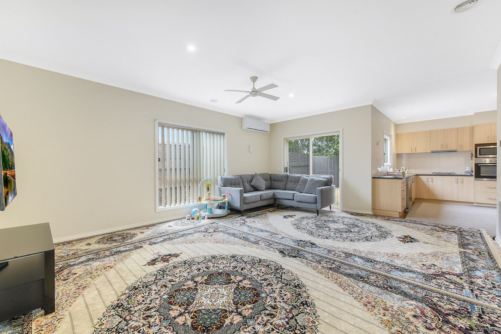 2/16 Roberts Road, Cranbourne VIC 3977, Image 2