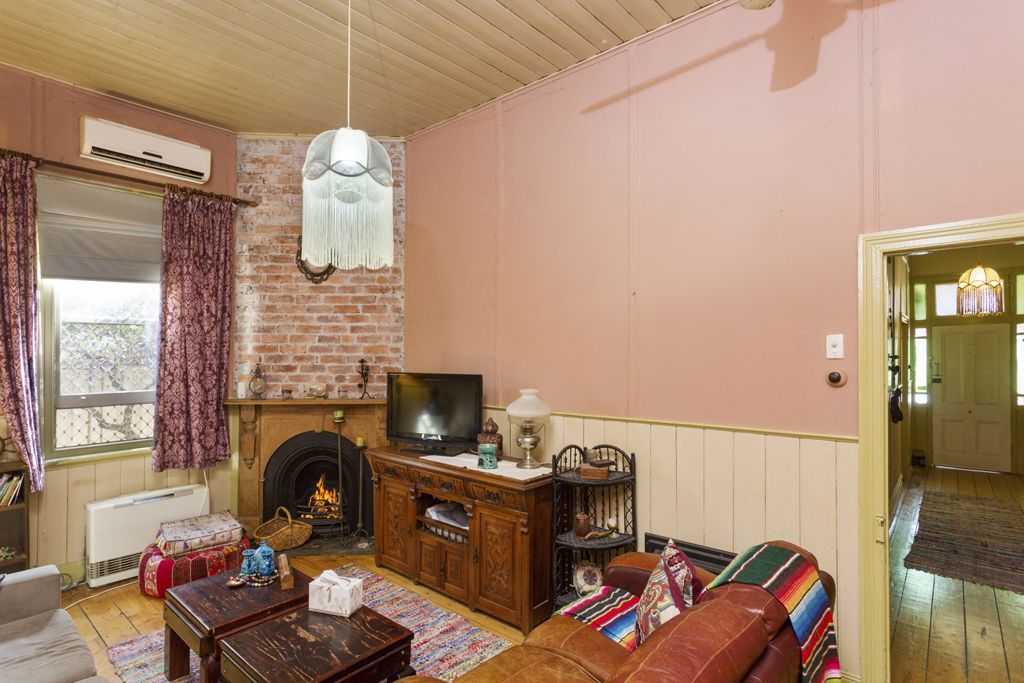 63 Gladstone Street, Quarry Hill VIC 3550, Image 2