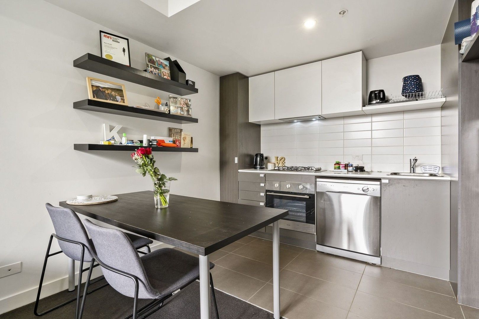1 bedrooms Apartment / Unit / Flat in 218B/1 -19 Colombo Street MITCHAM VIC, 3132