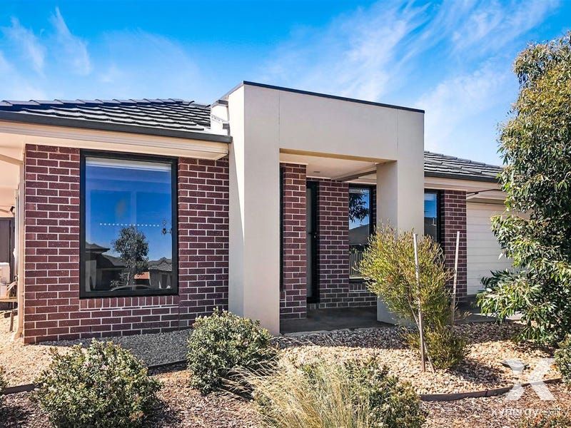 4 bedrooms House in 62 Alabaster Avenue COBBLEBANK VIC, 3338
