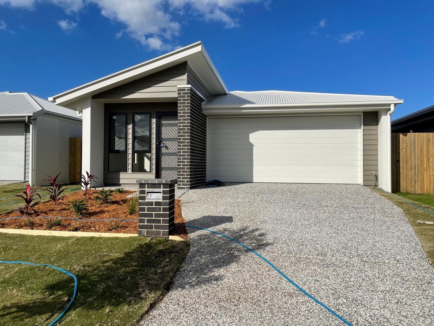 4 bedrooms House in 13 Dorchester Close PIMPAMA QLD, 4209