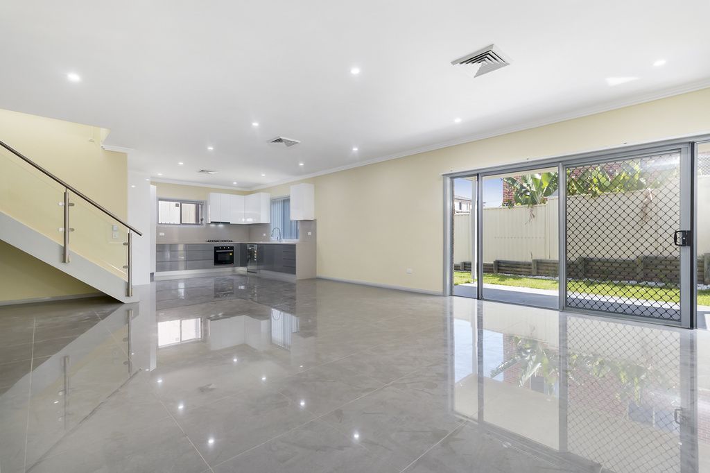 10 Kydra Close, Prestons NSW 2170, Image 2