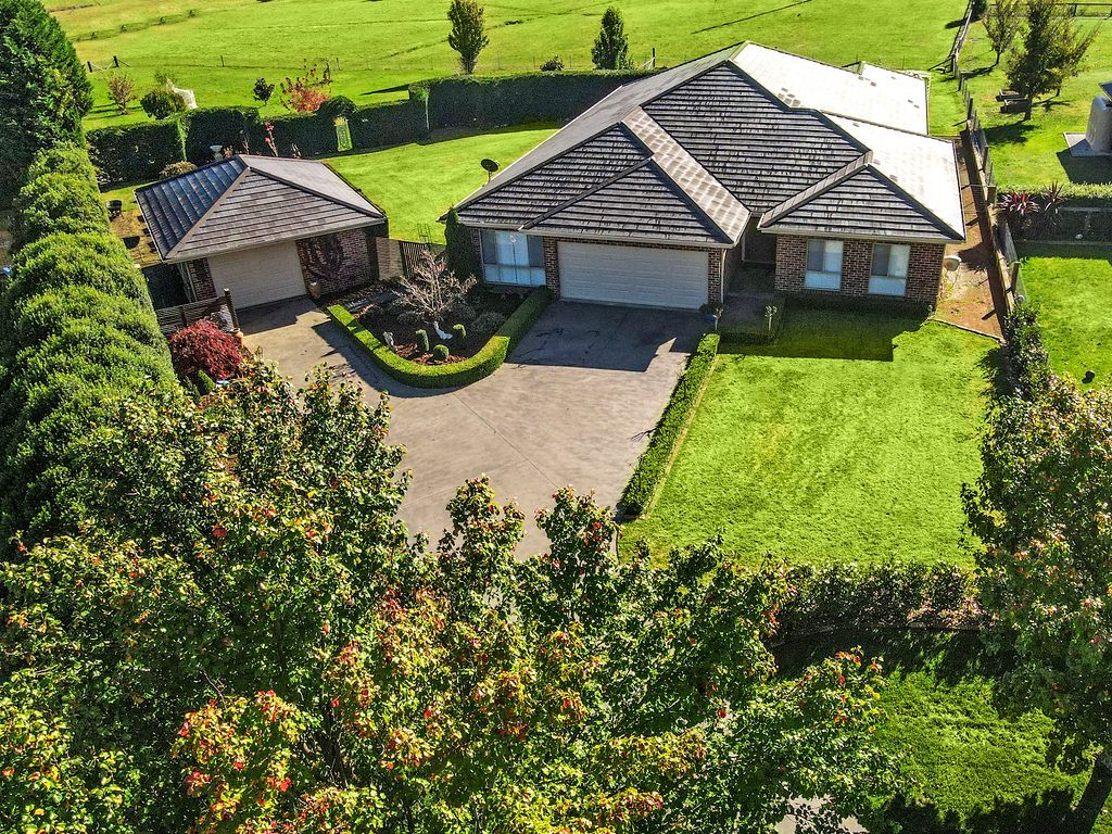 6 Keighley Place, Moss Vale NSW 2577 Domain