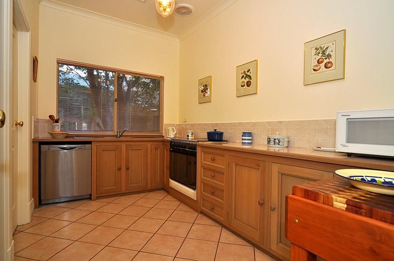 21 Knightsbridge Road, LEABROOK SA 5068, Image 2