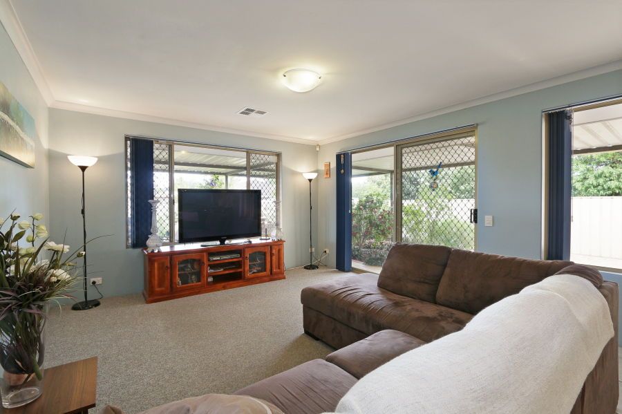 7 Blakemore Retreat, Huntingdale WA 6110, Image 2