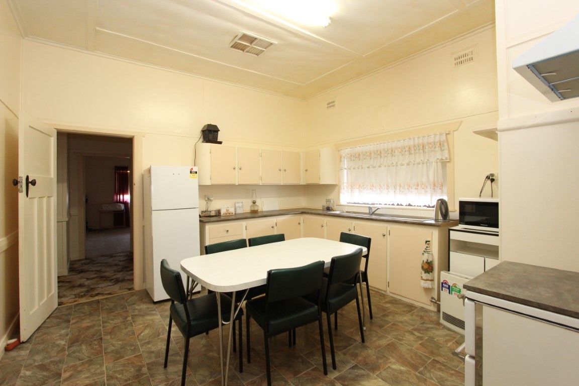 114 Kitchener Road, Temora NSW 2666, Image 2