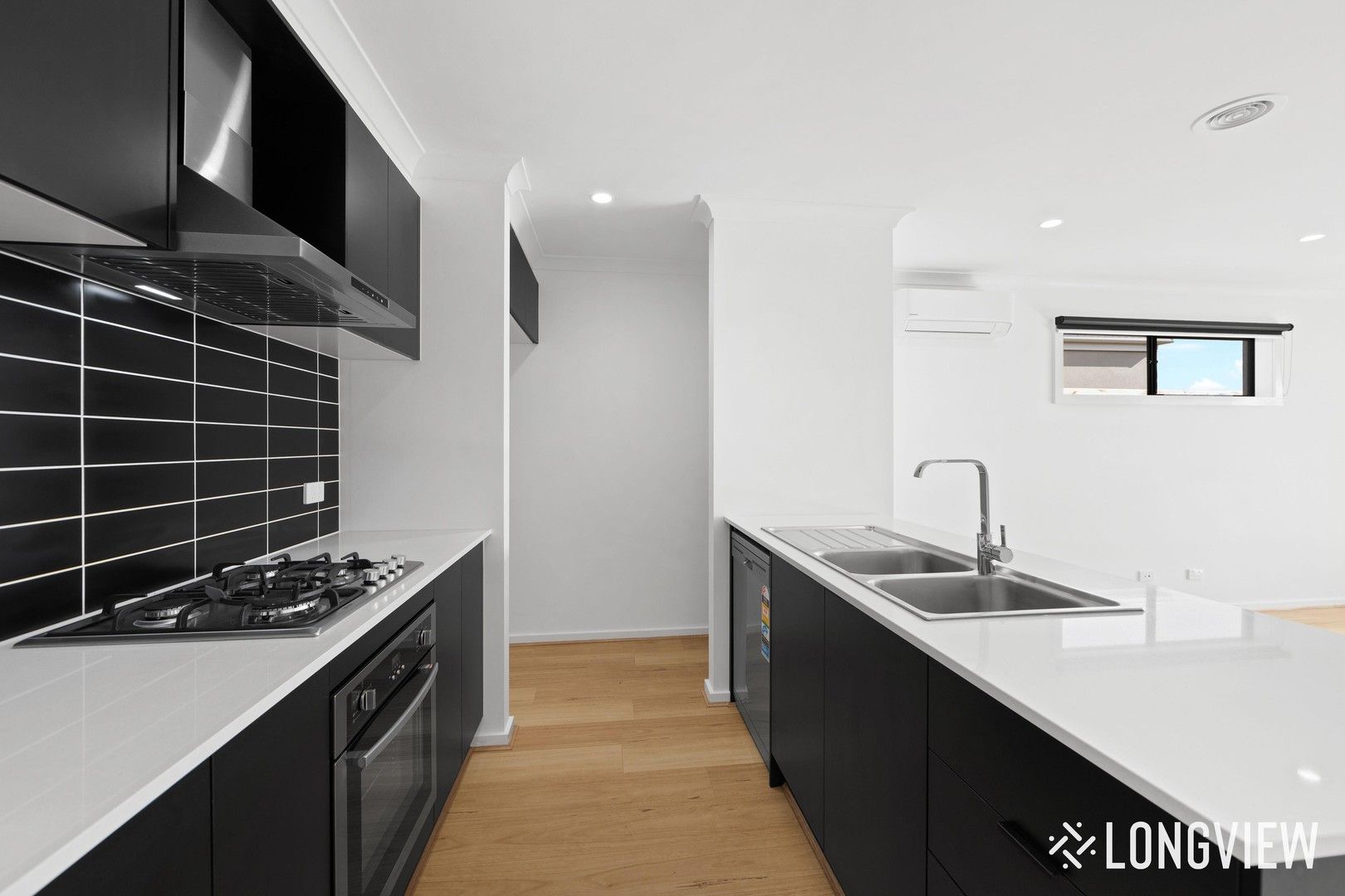 4 bedrooms House in 5 Galway Grove ROCKBANK VIC, 3335