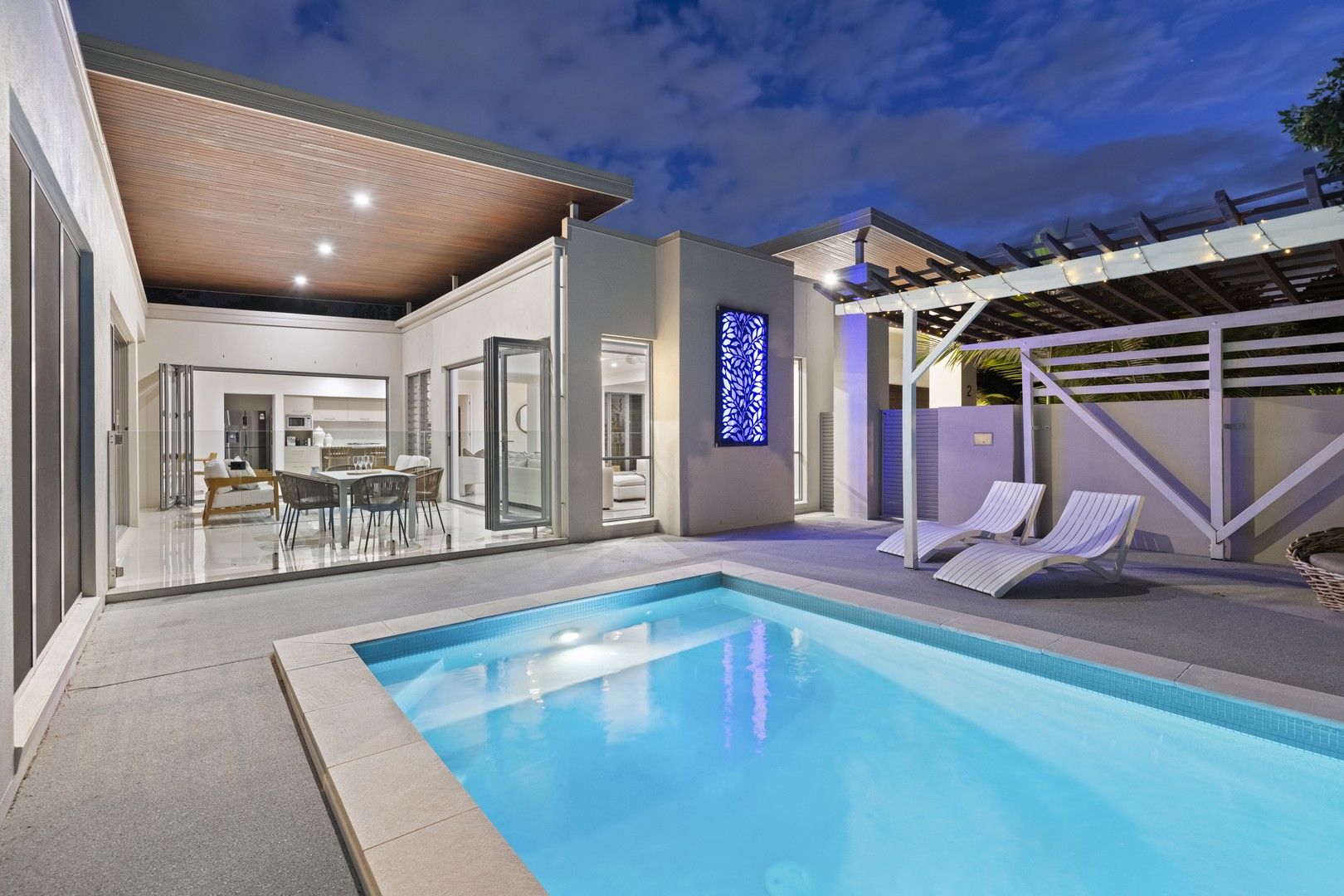 2 St Moritz Terrace, Sorrento QLD 4217, Image 2