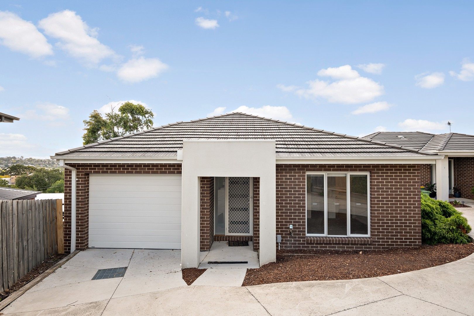 2 bedrooms Apartment / Unit / Flat in 2/15 The Eyrie LILYDALE VIC, 3140