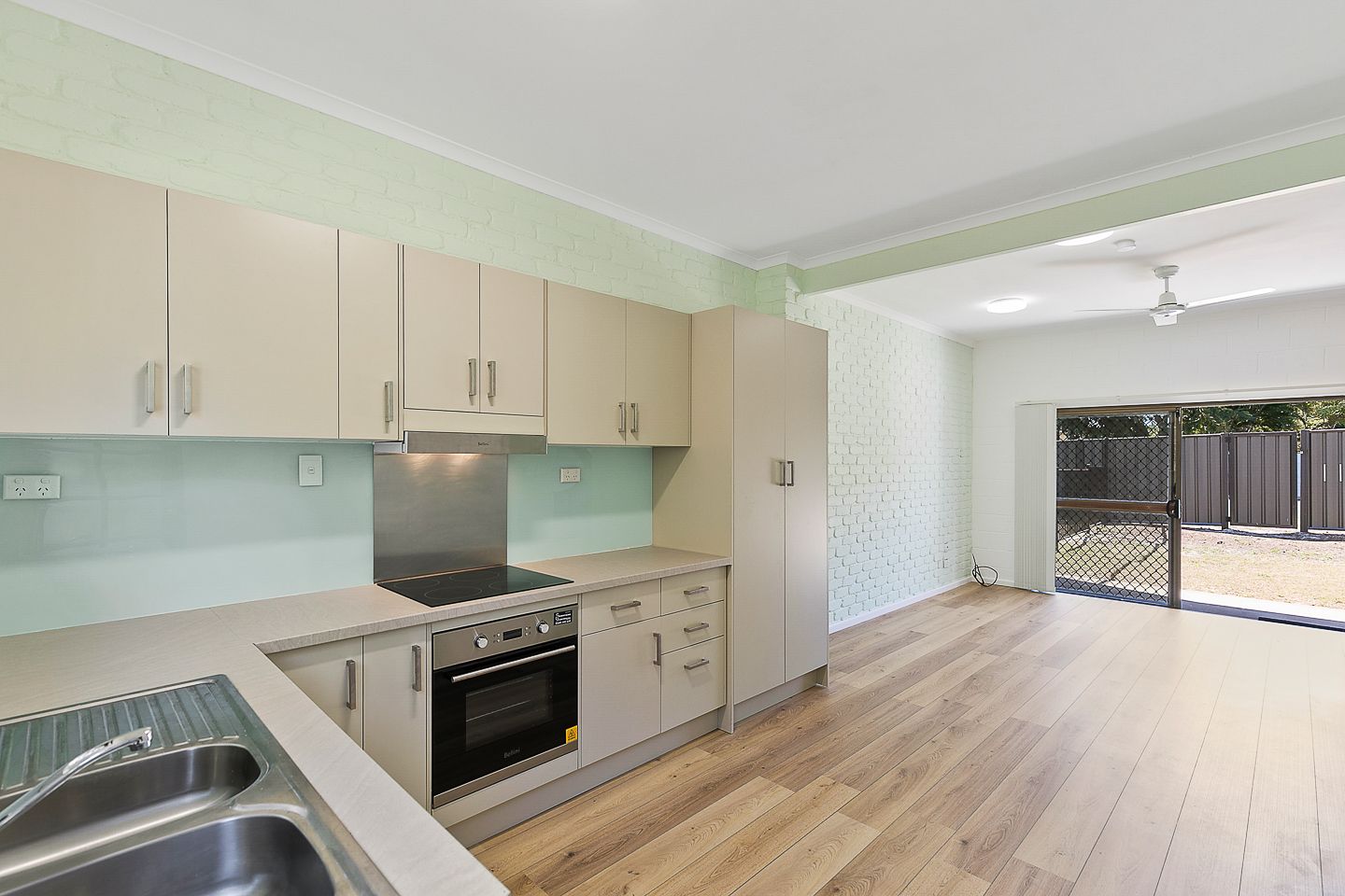 2/25 Hervey Street, Scarness QLD 4655, Image 0