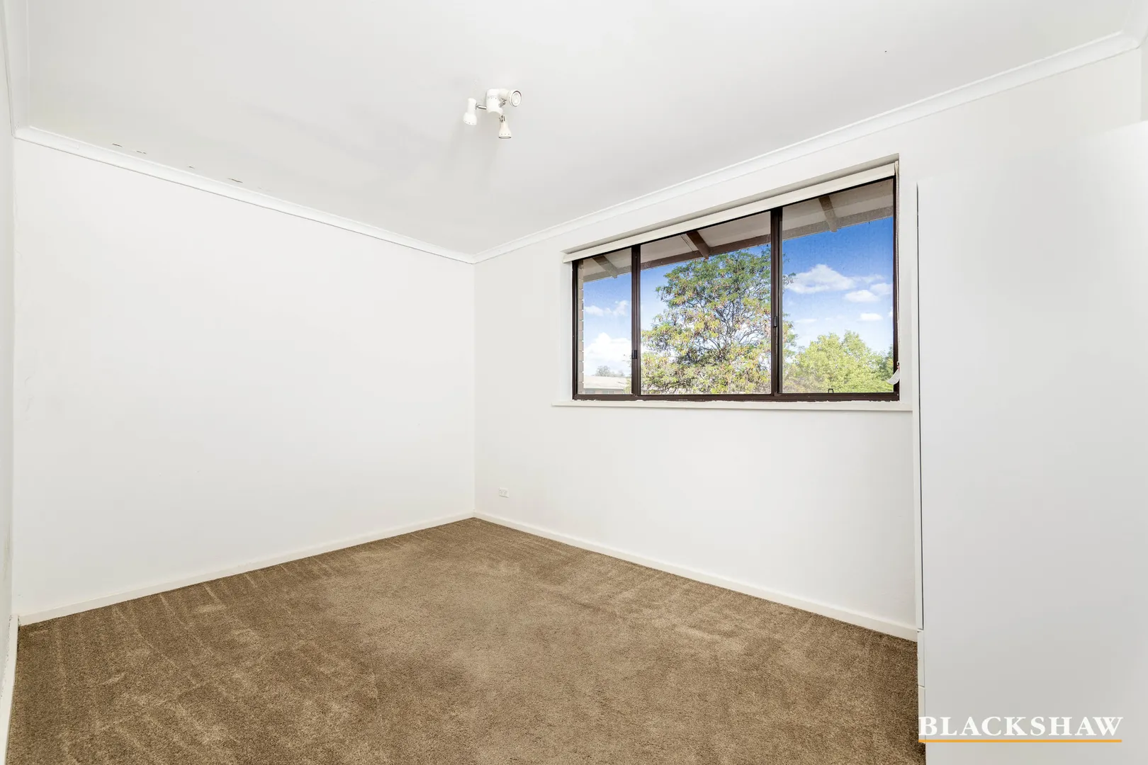 Stylish, Low-Maintenance Living in a Prime Chifley Location - View 6