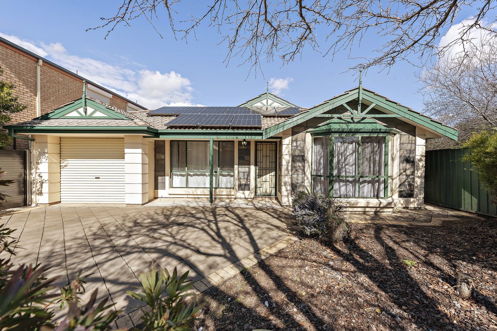 4 bedrooms House in 7 Craigside Court OAKDEN SA, 5086