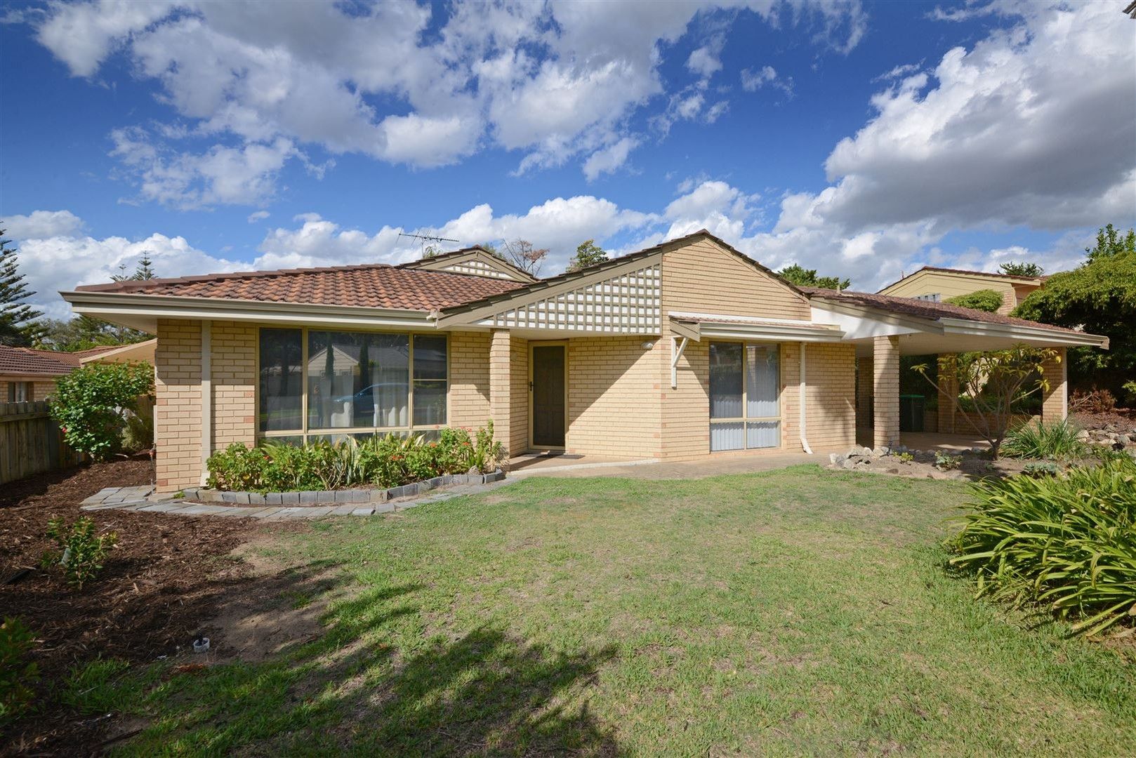4 bedrooms House in 11 Baltusrol Rise CONNOLLY WA, 6027