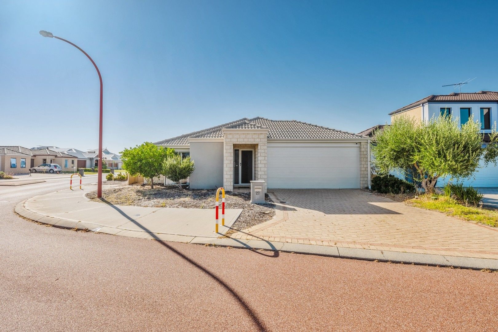3 bedrooms House in 27 Oman Pass CANNING VALE WA, 6155