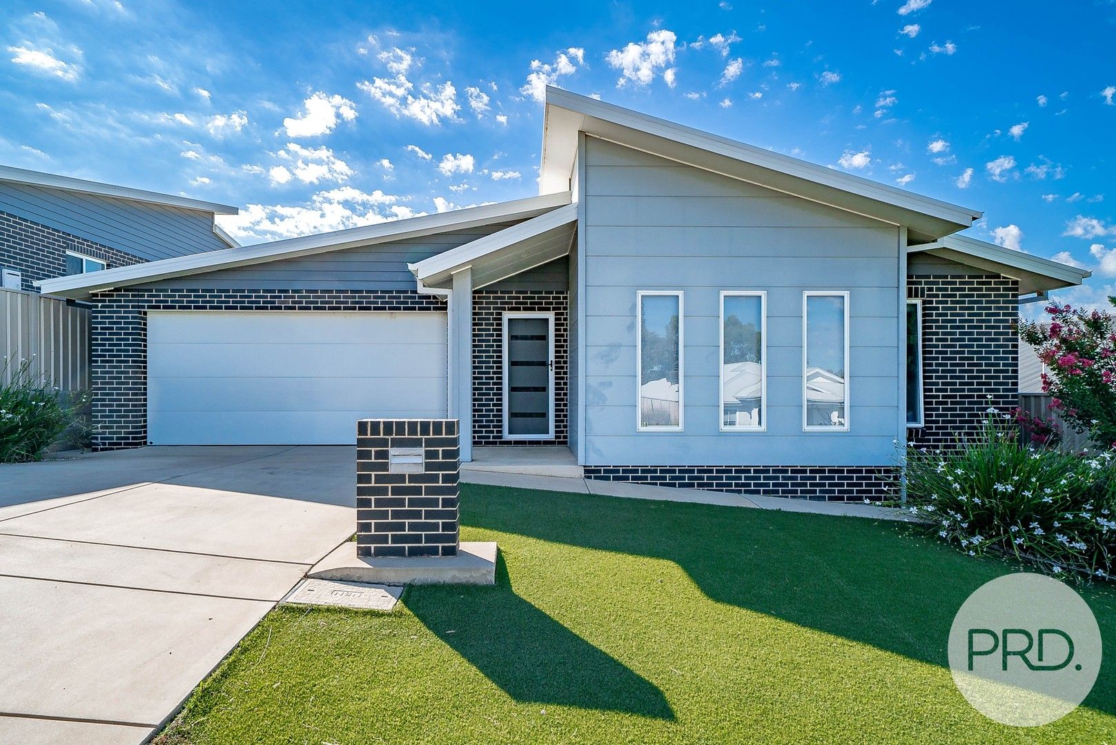 3 bedrooms House in 58 Ross Parkway GOBBAGOMBALIN NSW, 2650