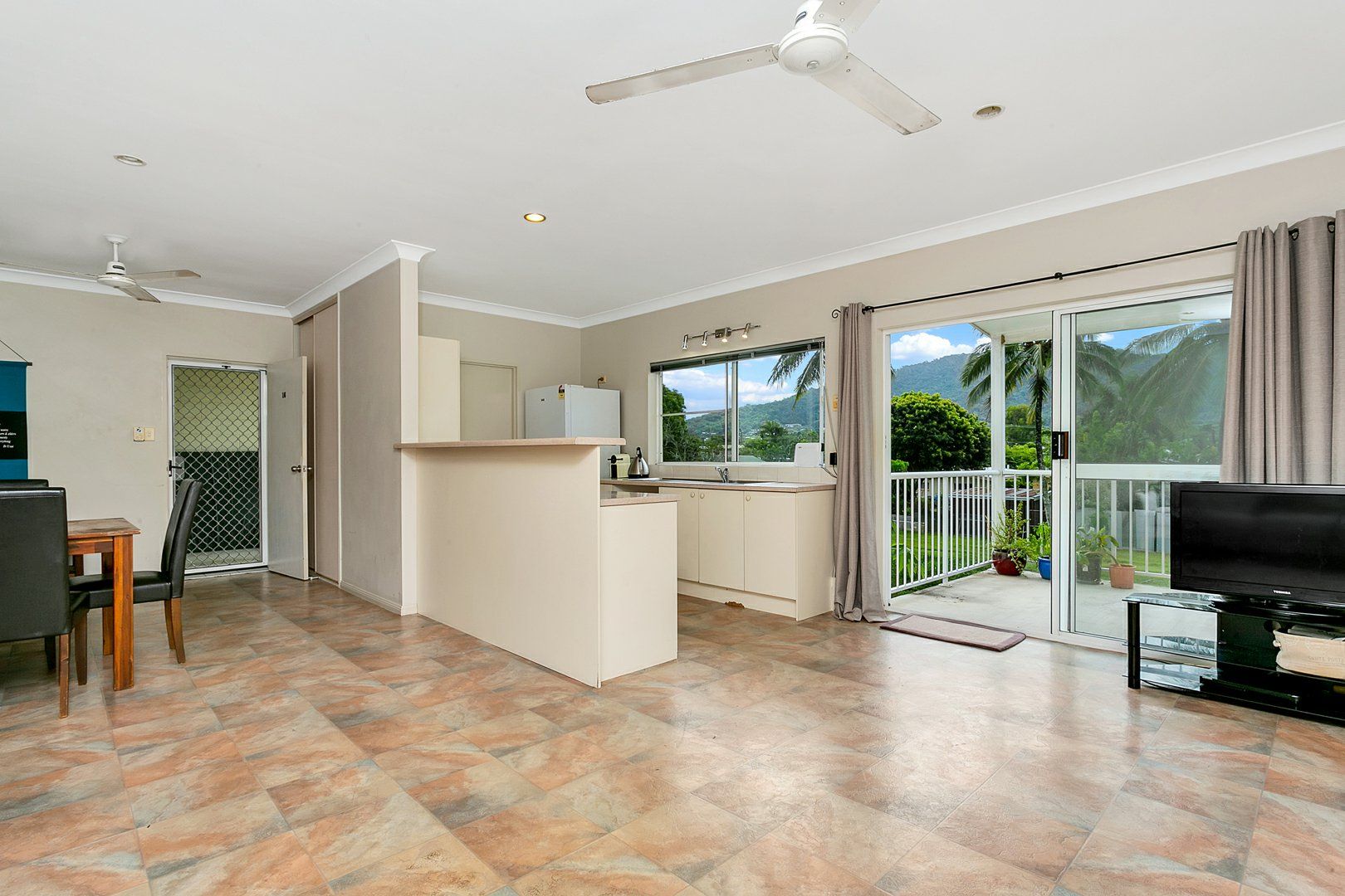 16/24-26 Springfield Crescent, Manoora QLD 4870, Image 2