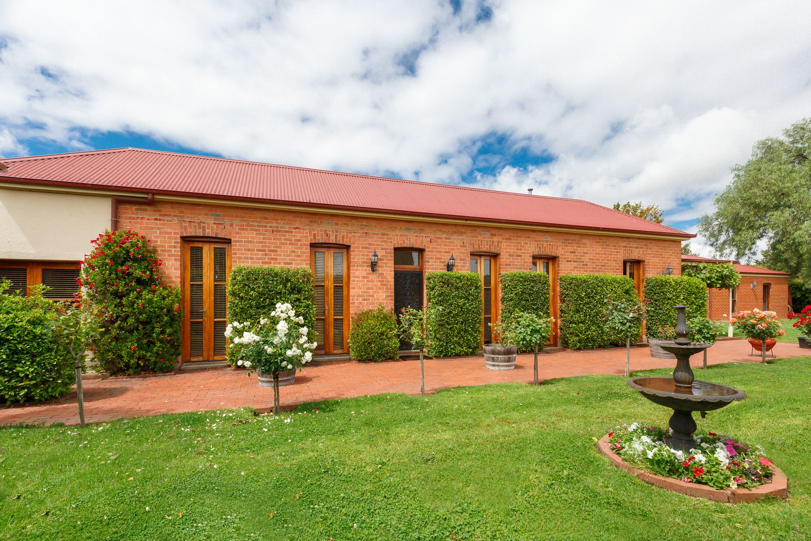 511 RAYMOND Street, Sale VIC 3850 Domain