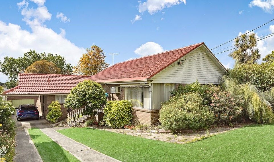 4 bedrooms House in 15 Wilga Street MOUNT WAVERLEY VIC, 3149