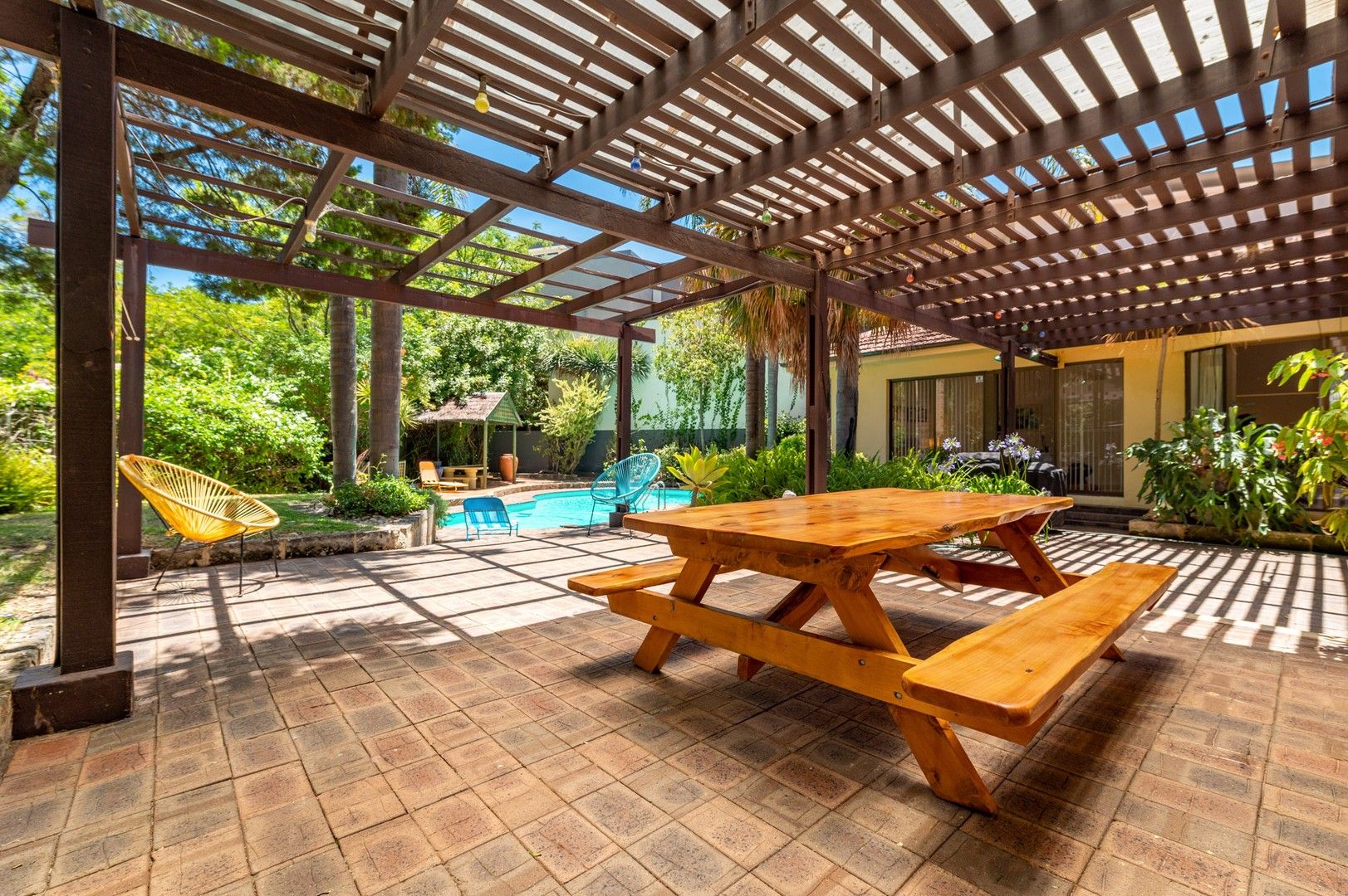 4 bedrooms House in 10 Willcock Street ARDROSS WA, 6153