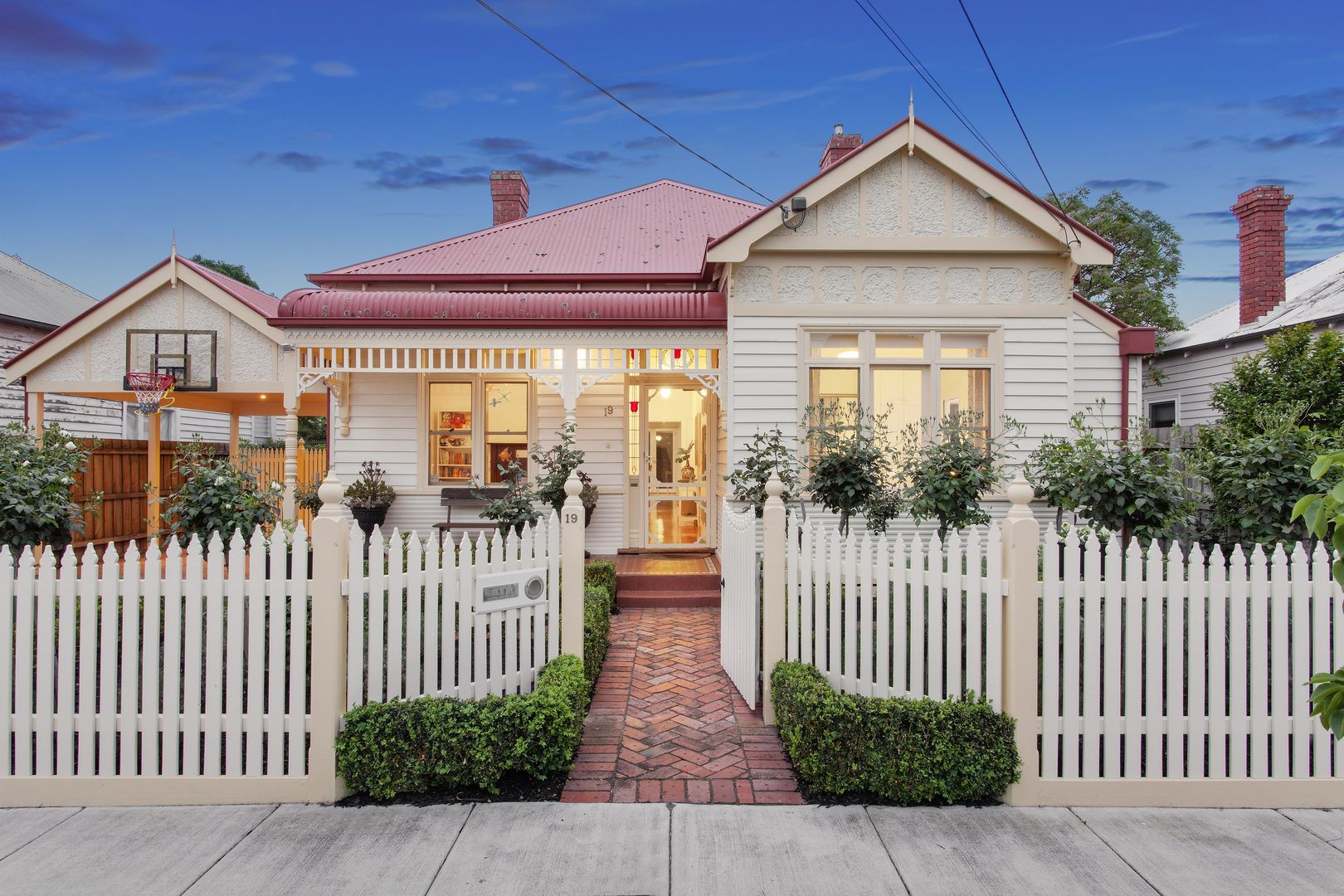 19 Holywood Grove, Carnegie VIC 3163