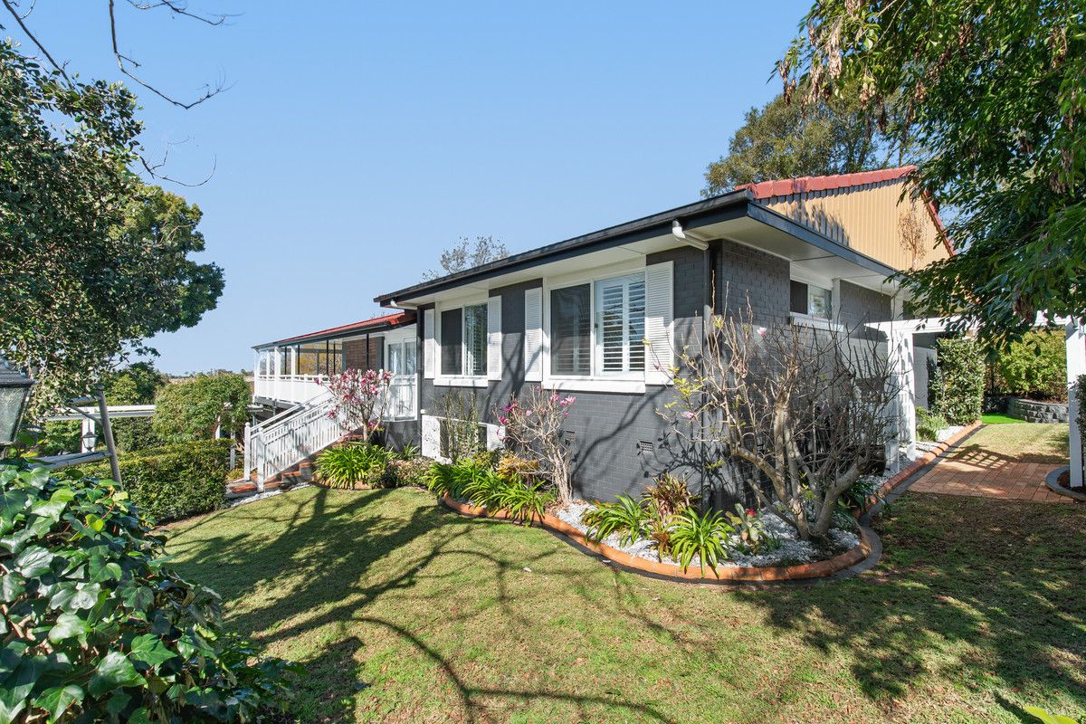 4 bedrooms House in 16 Ferguson Street MOUNT LOFTY QLD, 4350