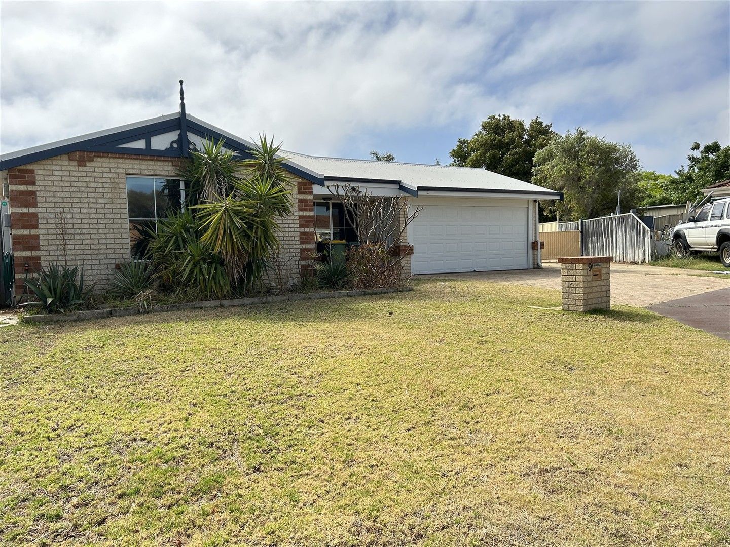 4 bedrooms House in 9 Monclair Court MEADOW SPRINGS WA, 6210