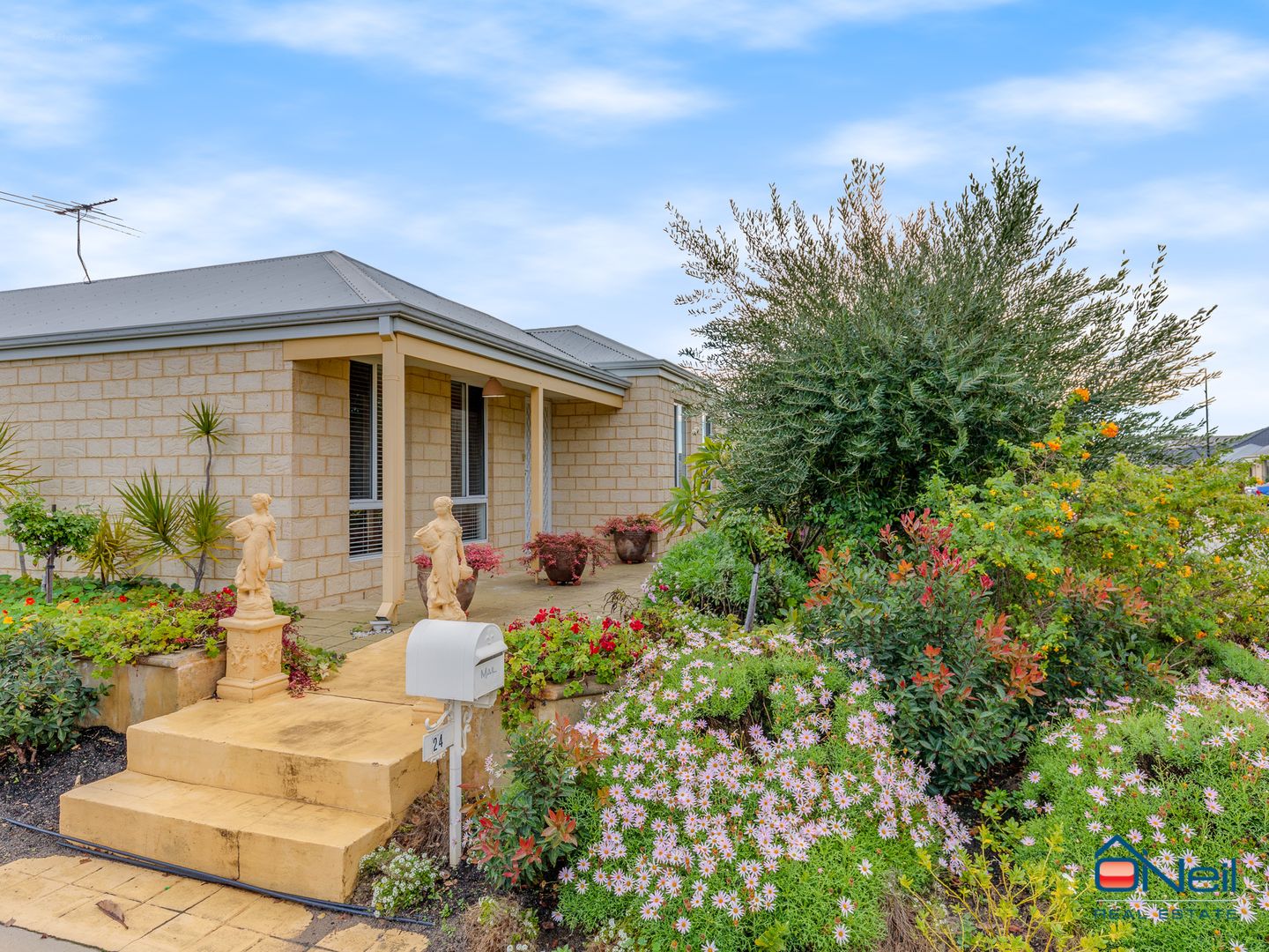 24 Bordeaux Parade, Piara Waters WA 6112