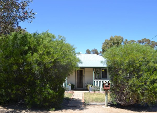 10 First Street, Cunderdin WA 6407