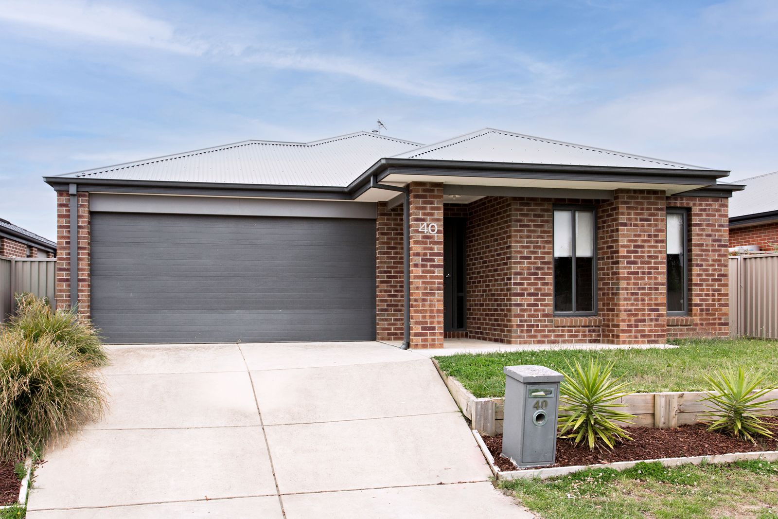 4 bedrooms House in 40 Gallant Way DELACOMBE VIC, 3356