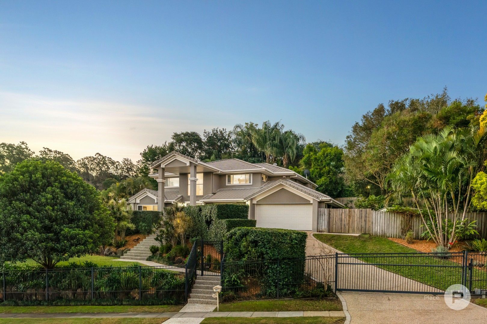 5 bedrooms House in 137 Mirbelia Street KENMORE HILLS QLD, 4069