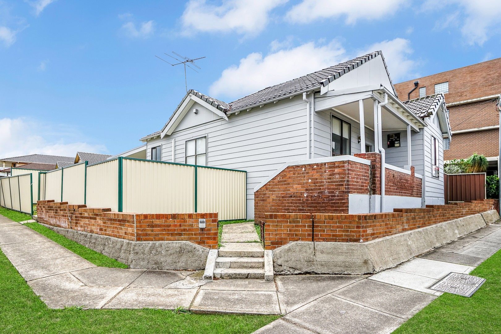 3 bedrooms House in 140 Woodville Rd MERRYLANDS NSW, 2160