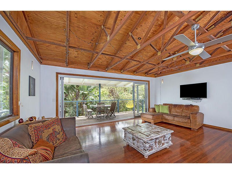 8 Pacific Esplanade, South Golden Beach Property History & Address