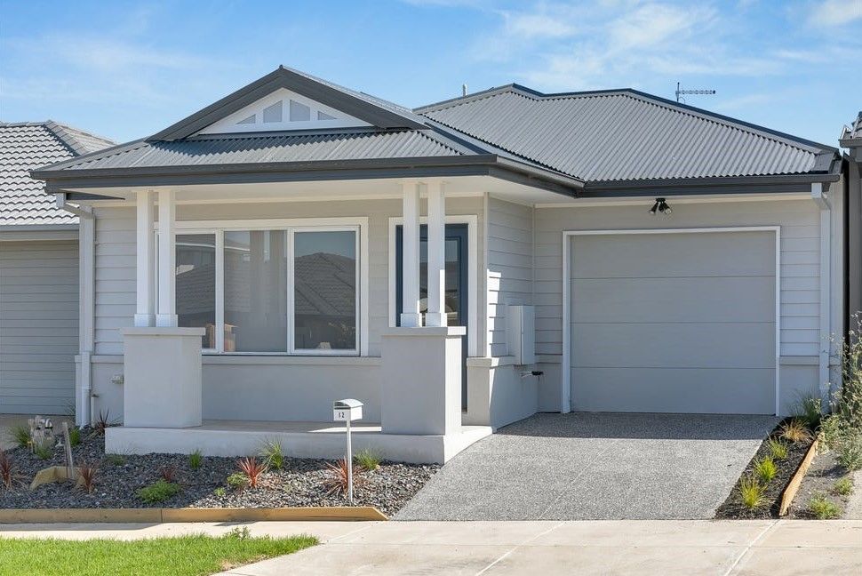3 bedrooms House in 12 Lamongan Rise TRUGANINA VIC, 3029