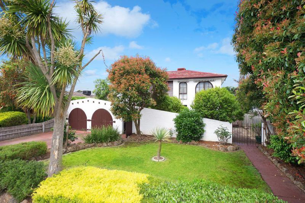 5 bedrooms House in 128 King Arthur Drive GLEN WAVERLEY VIC, 3150