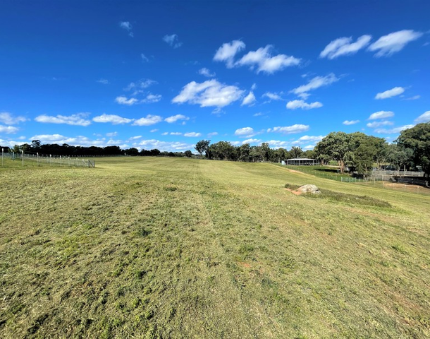 40 Mcmahons Road, Young NSW 2594