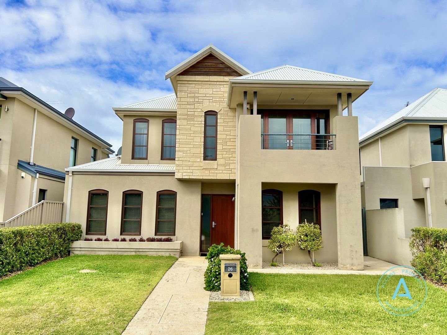 4 bedrooms House in 26 Leschenault Boulevard LAKE COOGEE WA, 6166