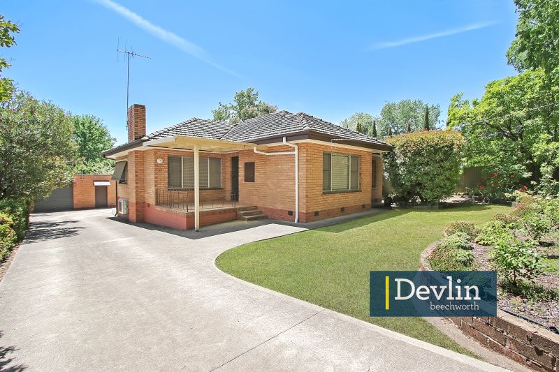 33 Loch Street, Beechworth VIC 3747, Image 0