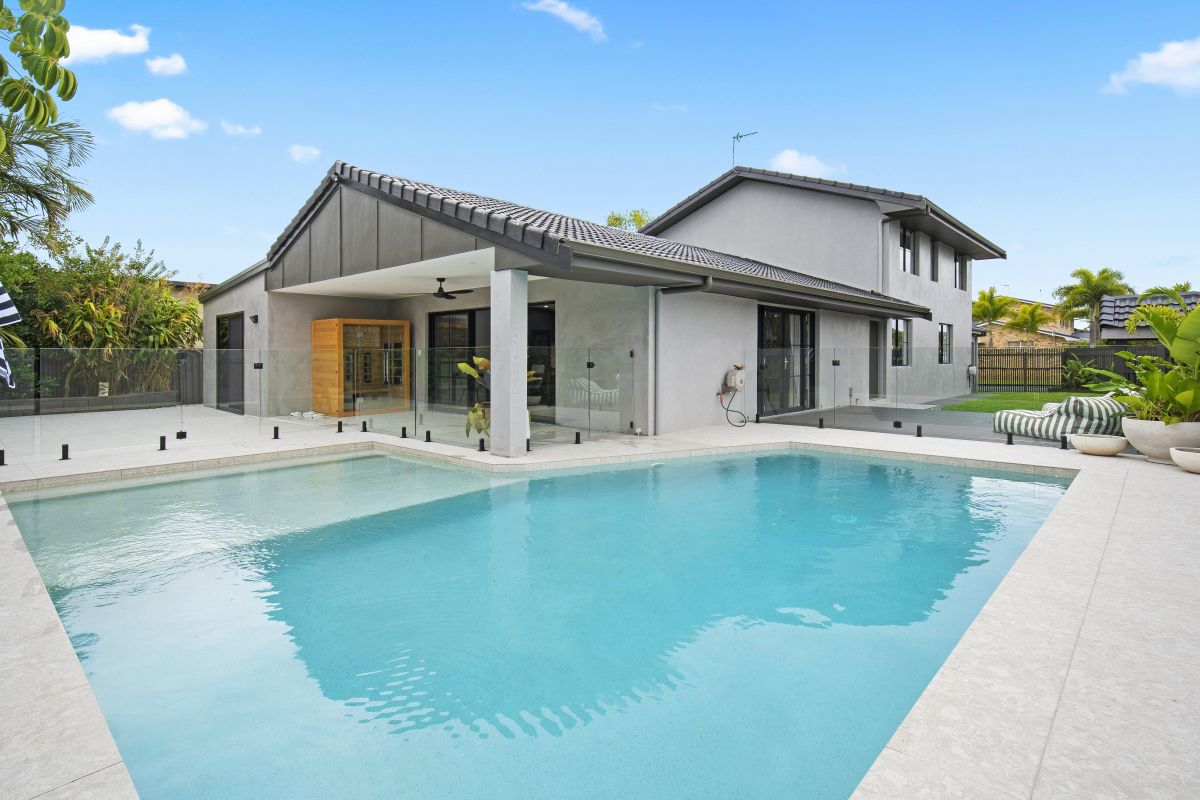 4 bedrooms House in 2 Ebony Place PALM BEACH QLD, 4221