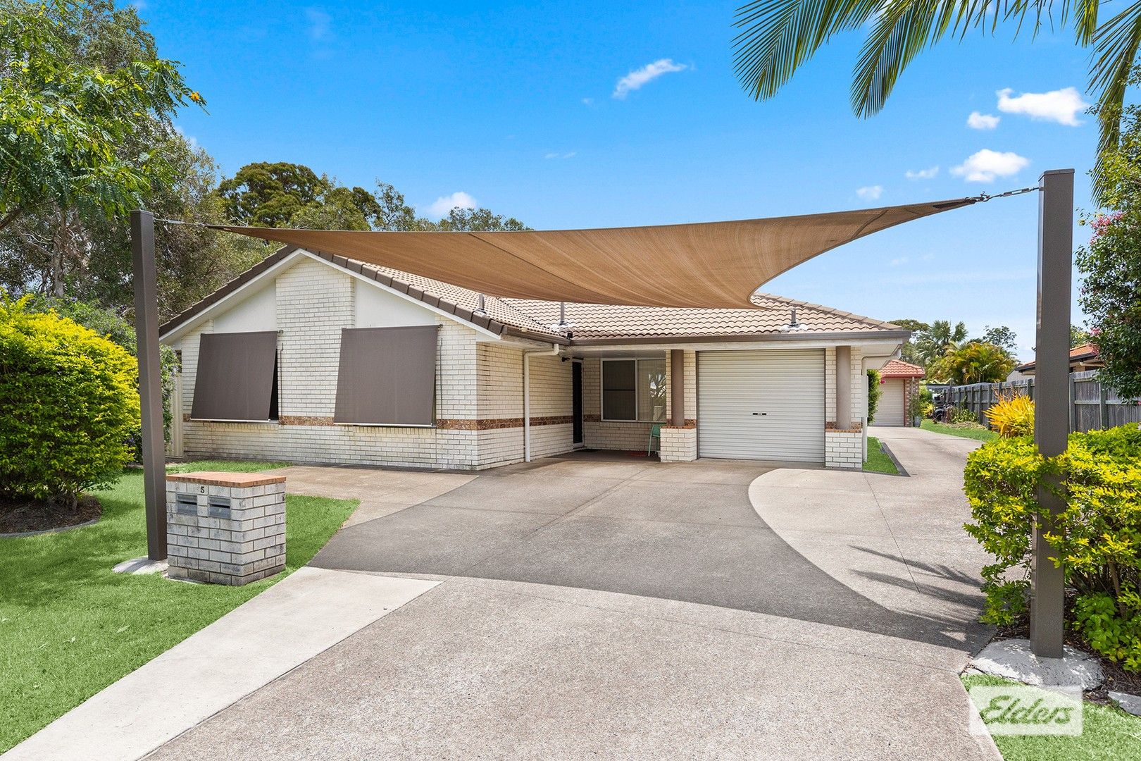 2/5 Ladbroke Crescent, Urangan QLD 4655, Image 0