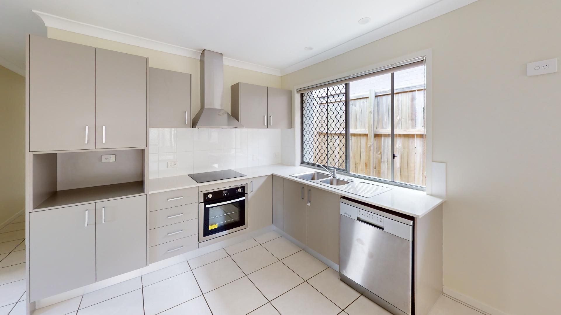 5 bedrooms House in 22 Korac Drive BELLBIRD PARK QLD, 4300